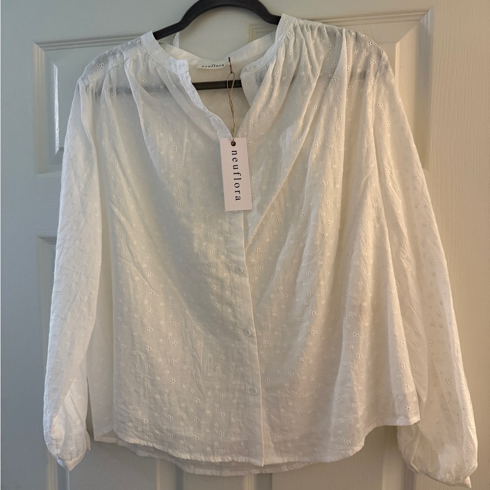 Neuflora NWT White Eyelet Button-Front